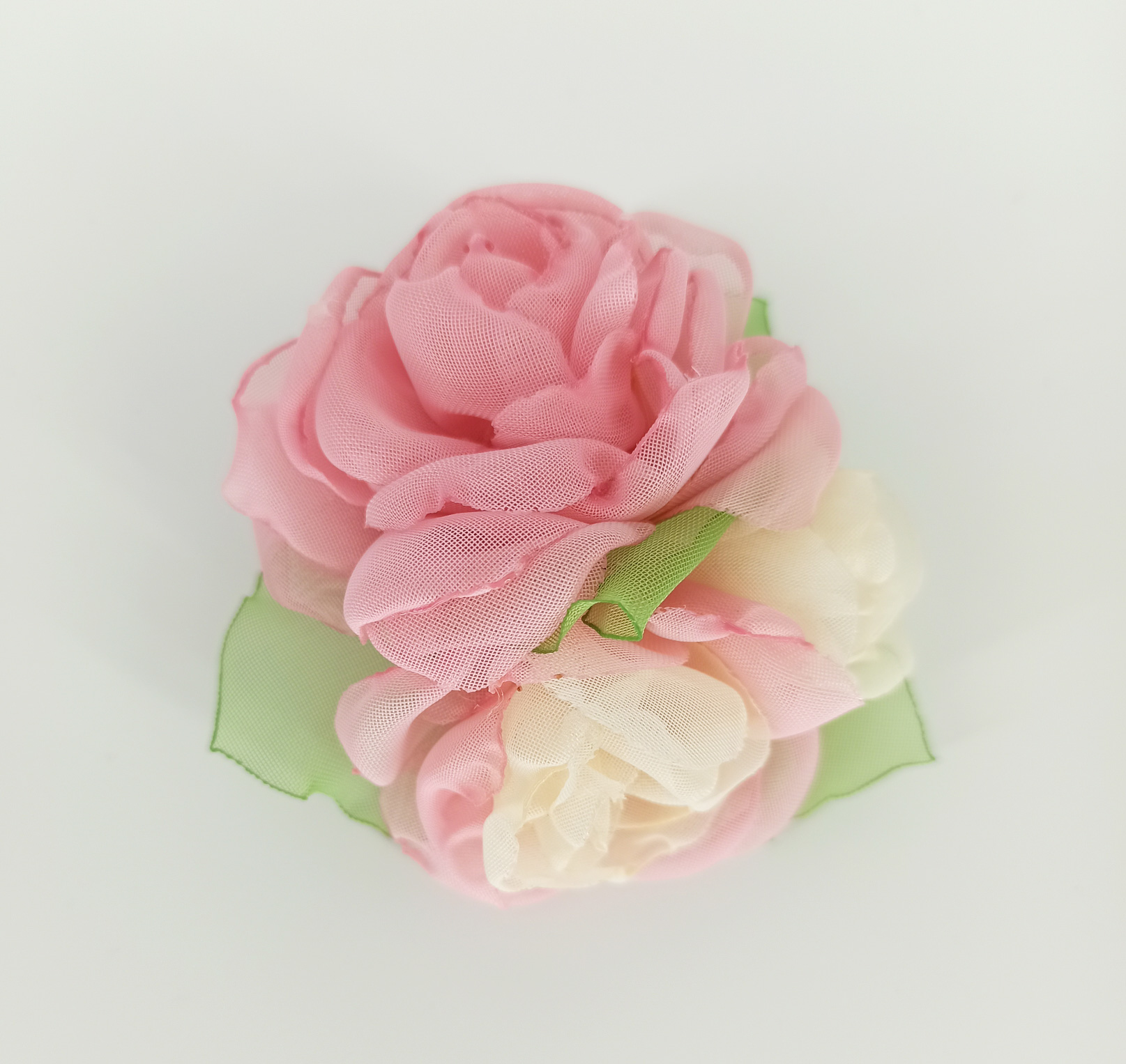 Букетик роз из вуали